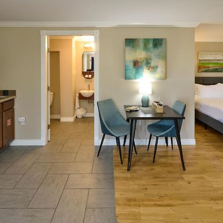 Above The Beach Guest Suites Penticton Exterior foto