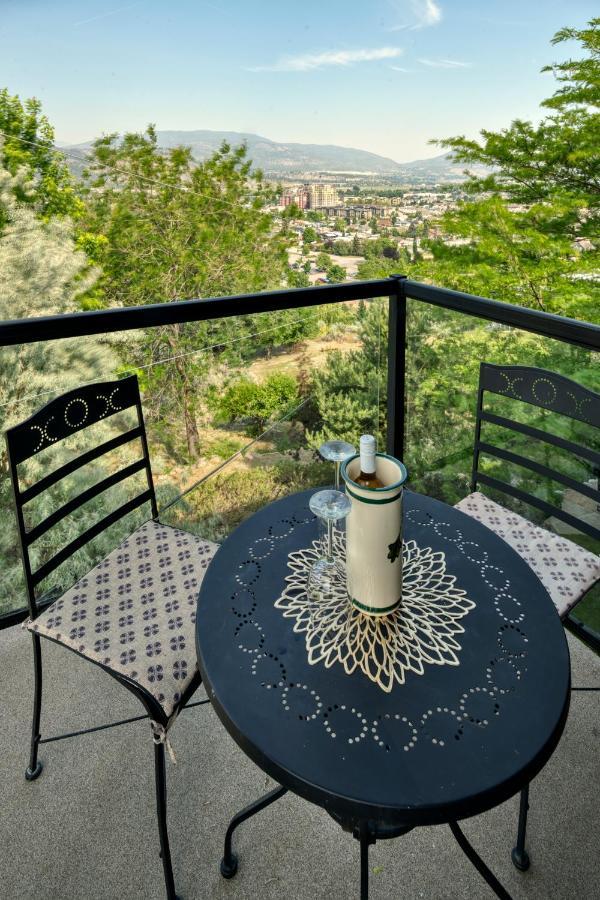 Above The Beach Guest Suites Penticton Exterior foto