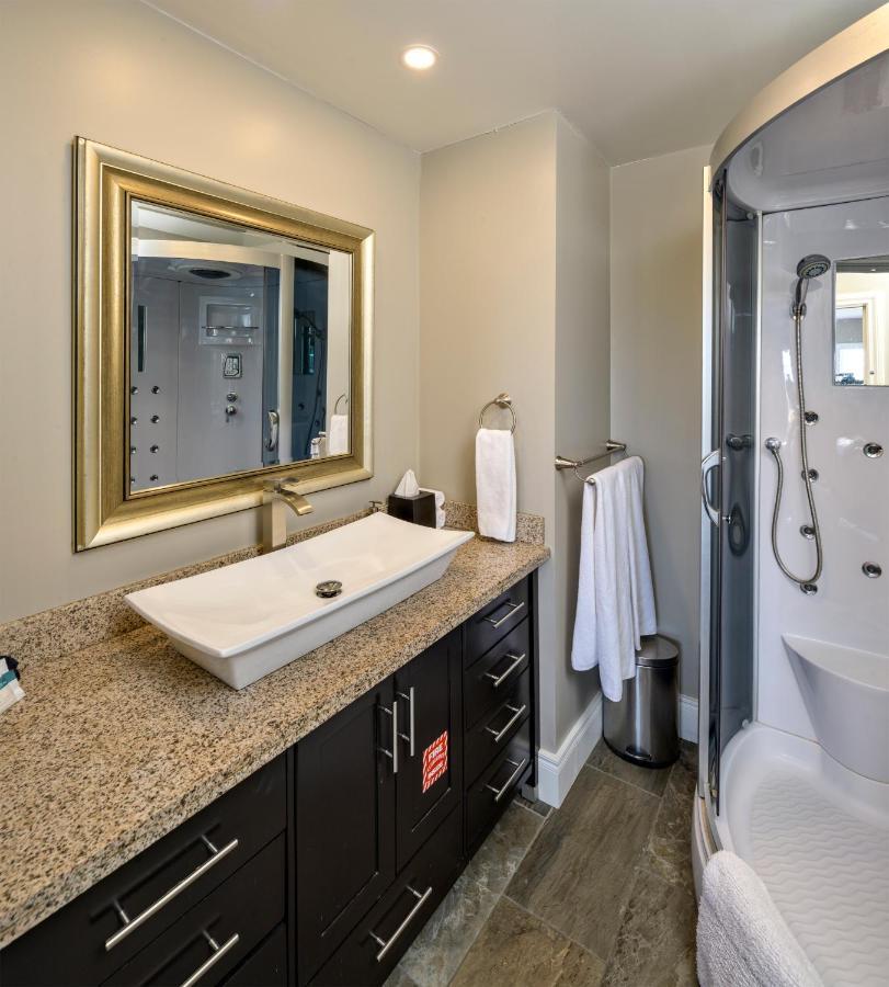 Above The Beach Guest Suites Penticton Exterior foto