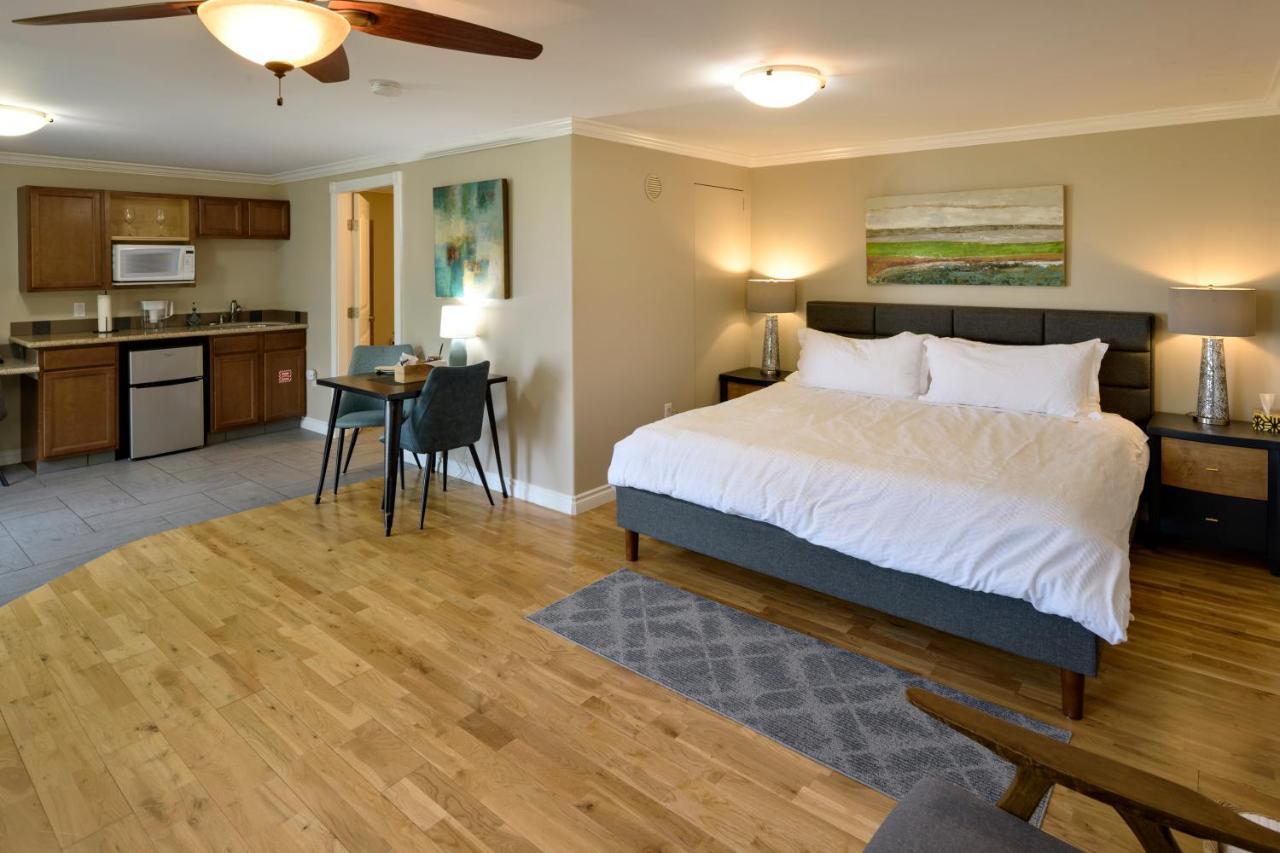 Above The Beach Guest Suites Penticton Exterior foto