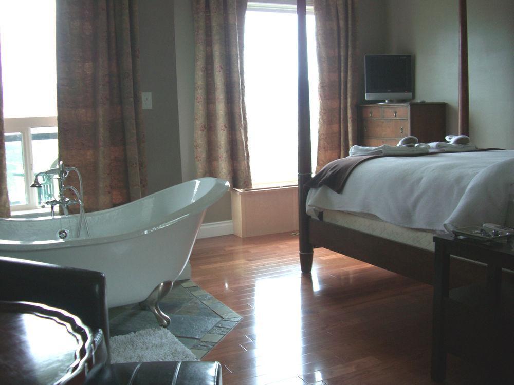 Above The Beach Guest Suites Penticton Exterior foto